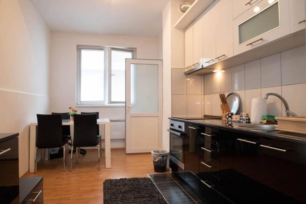 Srebrenica Apartment Dozic מראה חיצוני תמונה